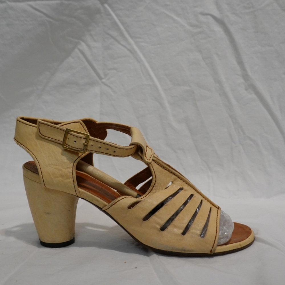 CHIE MIHARA Cream Leather Heeled Sandals, size 38